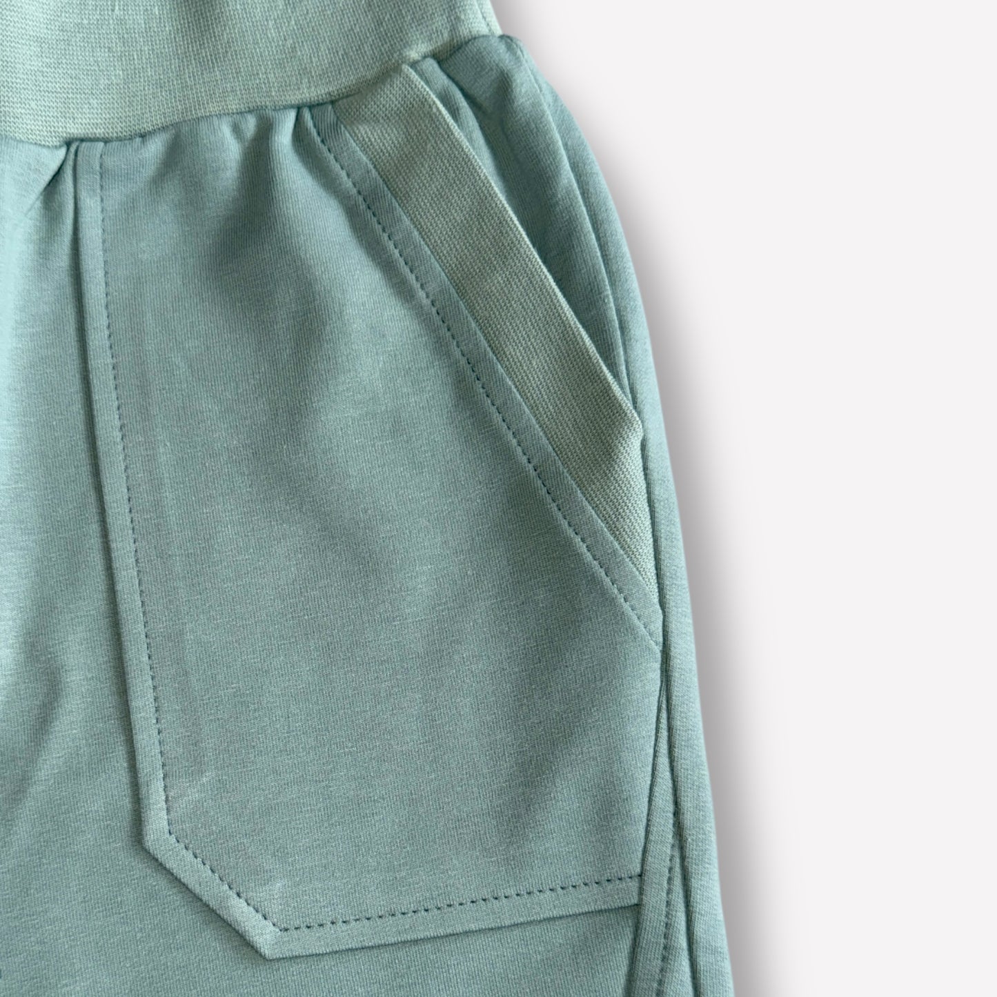 Grüne French Terry Jogginghose für Jungen, bequem & handgemacht in Berlin
