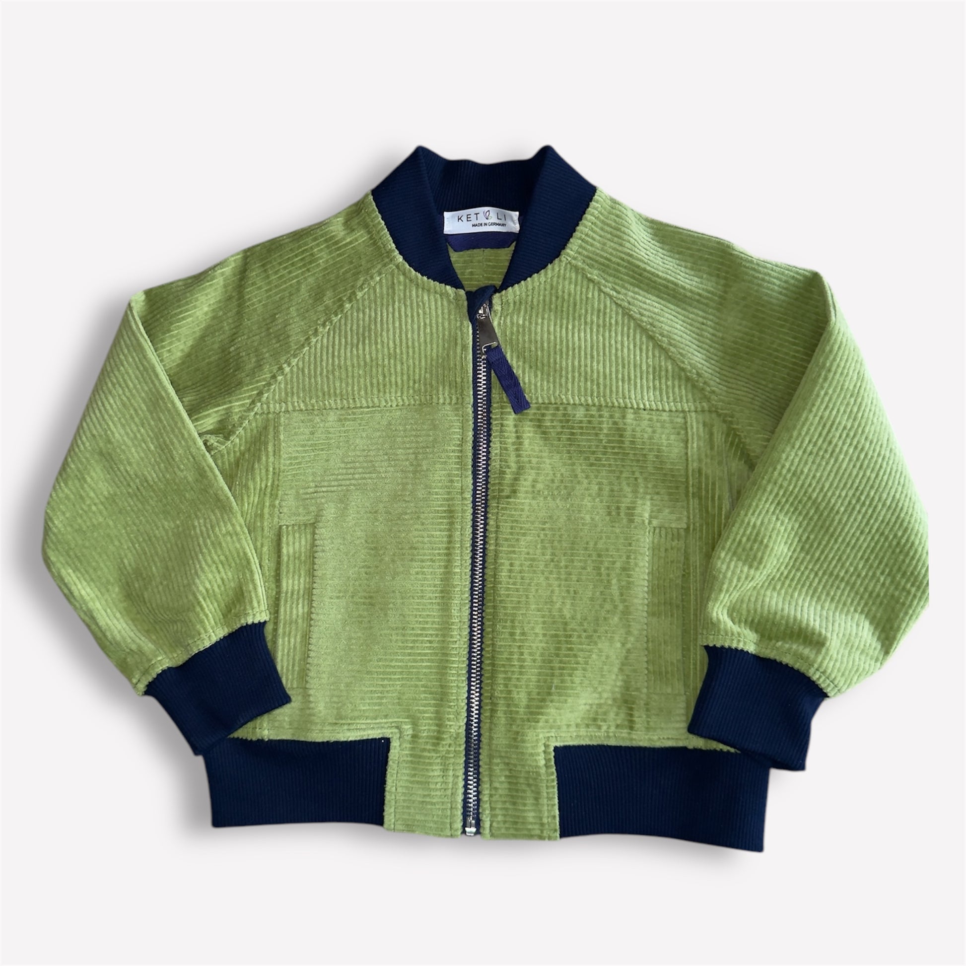 Nachhaltige Cordjacke für Jungen, handgemacht in Berlin aus Bio-Stoffen.