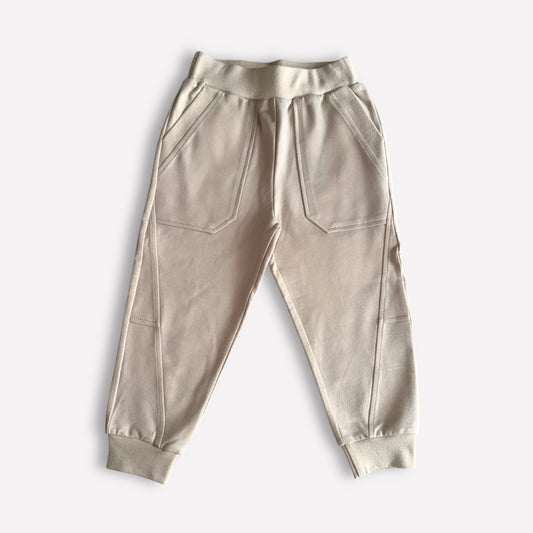 French Terry Jogginghose für Jungen in Beige, handgemacht in Berlin, nachhaltig & bequem