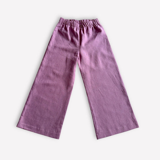 Leichte Leinenhose für Mädchen in Lavendelrosa, handgemacht in Berlin, nachhaltig & bequem