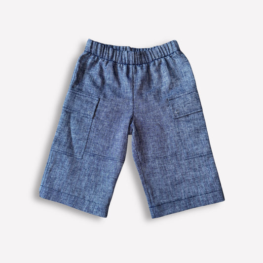 Leinen Shorts für Kinder in Blau mit Druckknopftaschen, handgemacht in Berlin, nachhaltig & bequem
