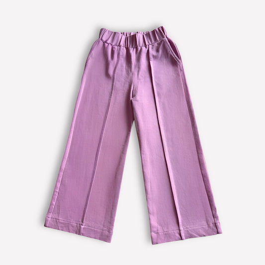 Mädchenhose mit Falte aus Sweatstoff in Altrosa, handgemacht in Berlin, nachhaltig & bequem